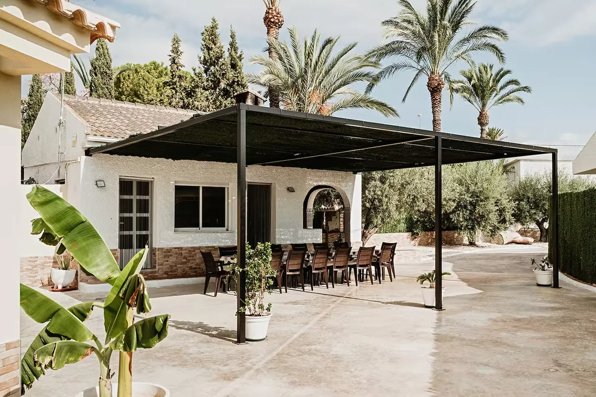 Pérgola exterior de Villa Alegre Matola