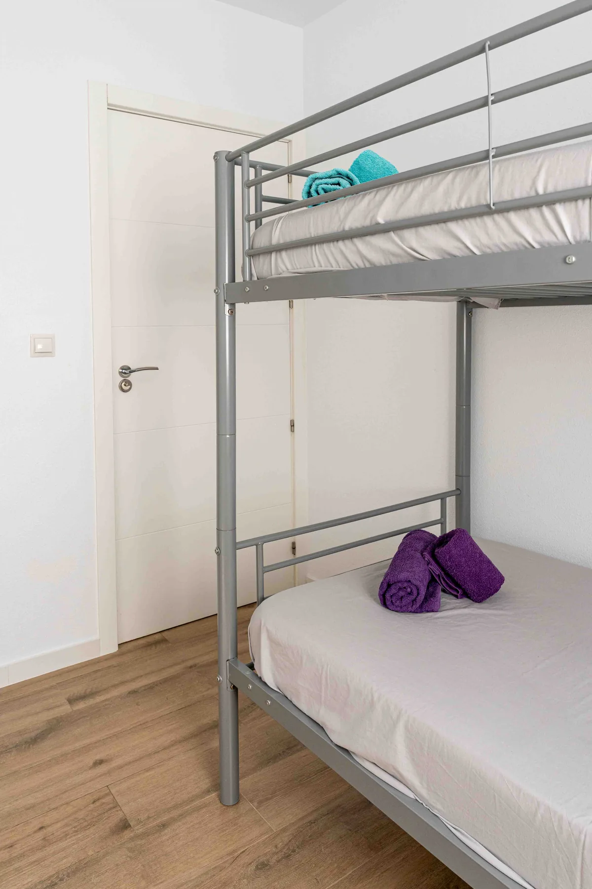 Dormitorio con literas de Villa Alegre Matola