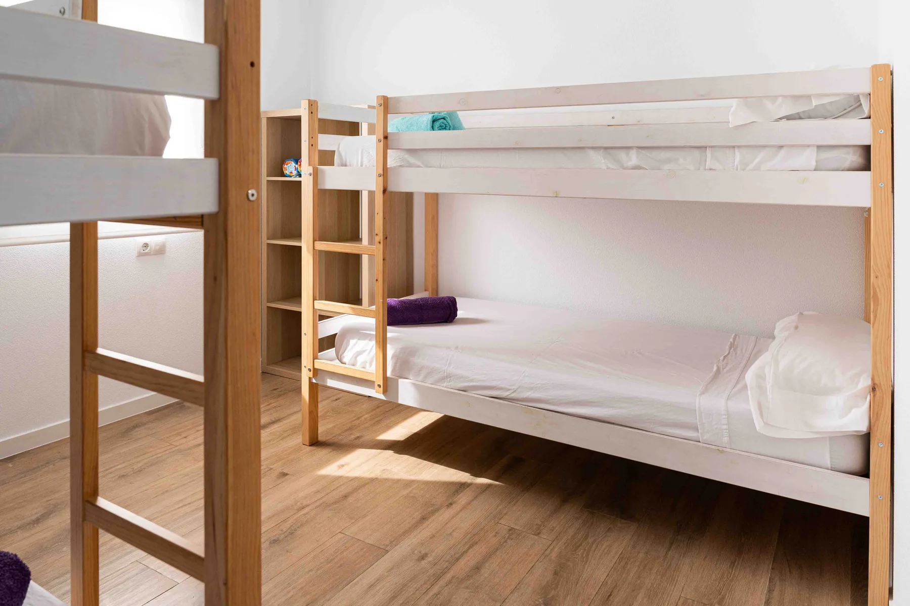 Dormitorio con literas de Villa Alegre Matola