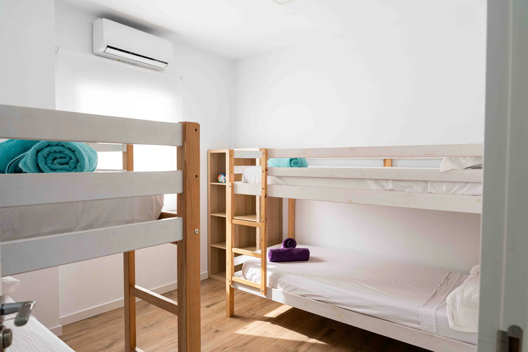Dormitorio con literas de Villa Alegre Matola