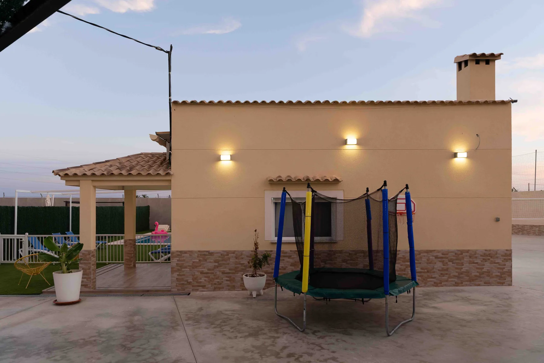Zona de juegos exterior de Villa Alegre Matola