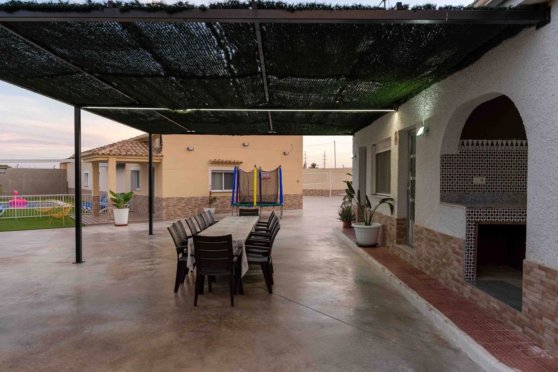 Comedor exterior de Villa Alegre